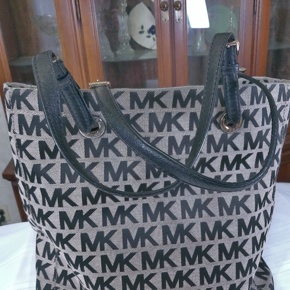 LKNW(No Call Outs) Michael Kors Jet Set Signature Canvas Lg.Tote W/Leather Trim - Picture 15 of 16